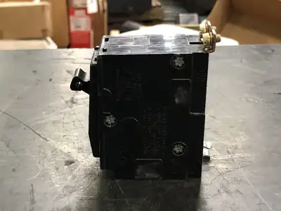 USED SQUARE D QOB220
