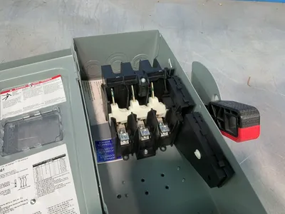 Used SCHNEIDER ELECTRIC VH361 Switchgears Ohio US | HGR 24 #1272657