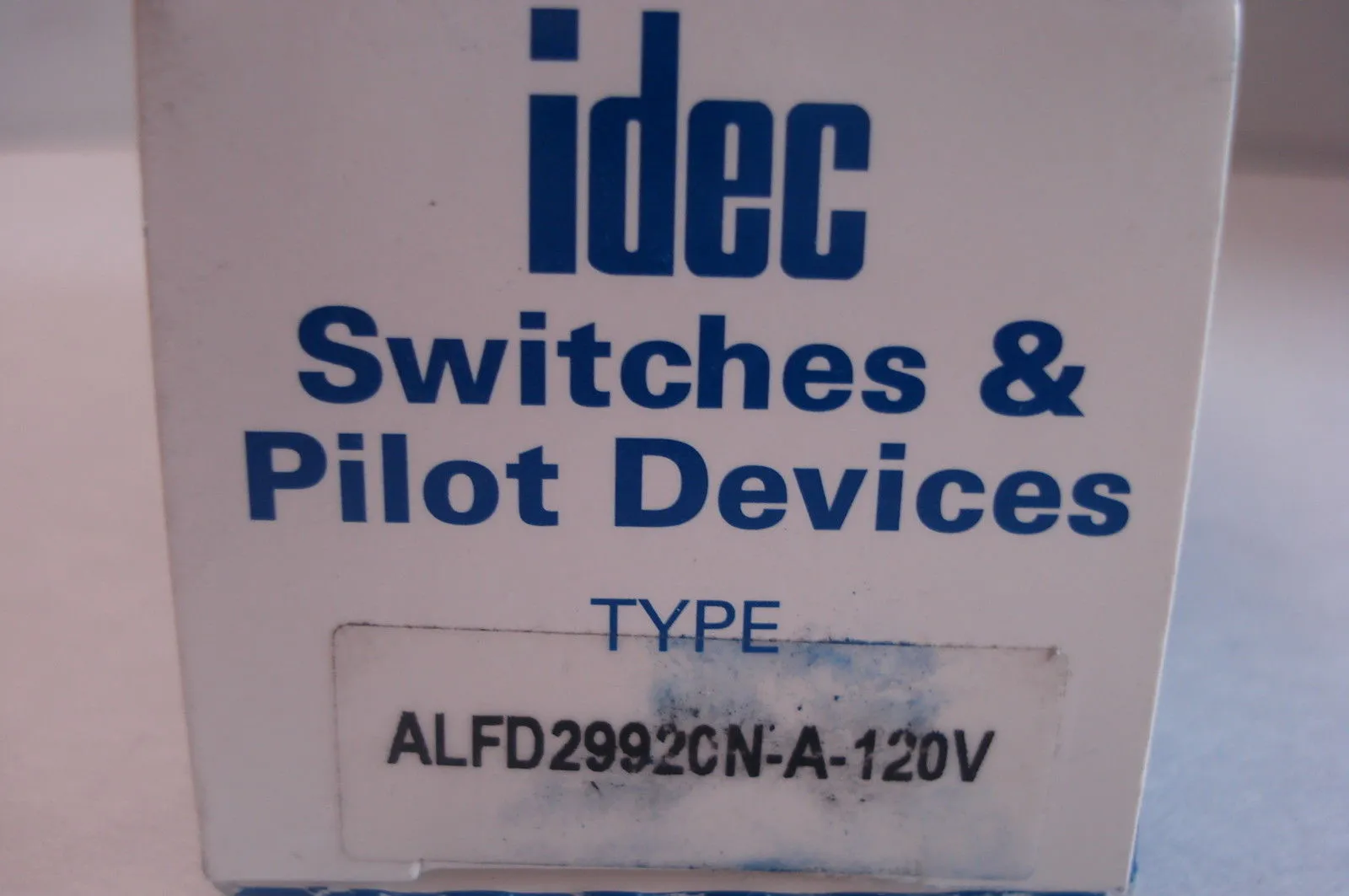 NEW IDEC ALFD29920N-A-120V SWITCH