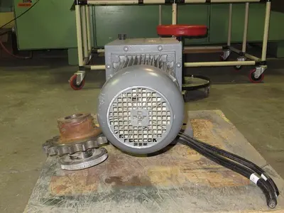 USED LENZE MOTOR/GEAR BOX UDE0530