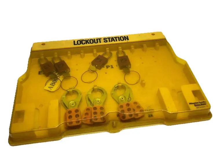 Used MASTER LOCK SAFETY SERIES LOCKOUT/TAGOUT STATION Safety Equipment | Maverick Industrial Sales #1104372