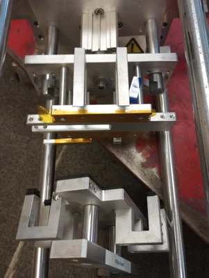 CUSTOM LABELING TOOL  WITH SENSOR & CYCLINDER