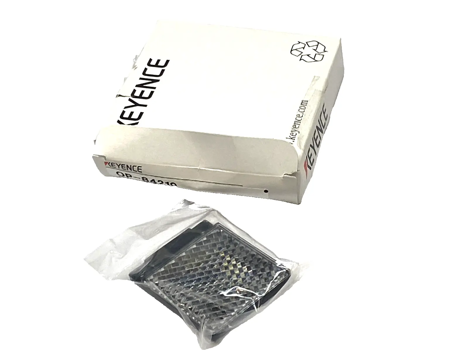 New | in-Stock KEYENCE Retro-Reflective Photoelectric Sensor Reflector R-2L Photoelectric Sensors Michigan US | Maverick Industrial Sales #1414242