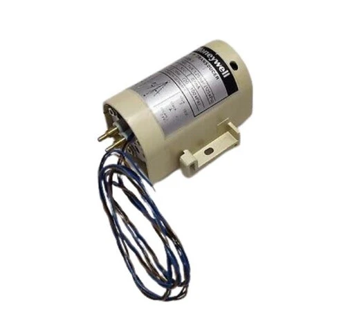 Honeywell RP7517B1008 Pneumatic Transducer [New]