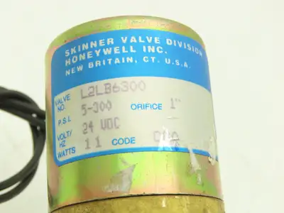 Honeywell Skinner L2LB6300 1" NPT Solenoid Operated Water Valve 5-300PSI 24VDC