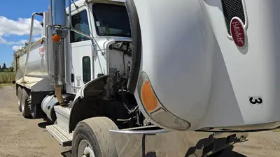 USED 2018 PETERBILT 348