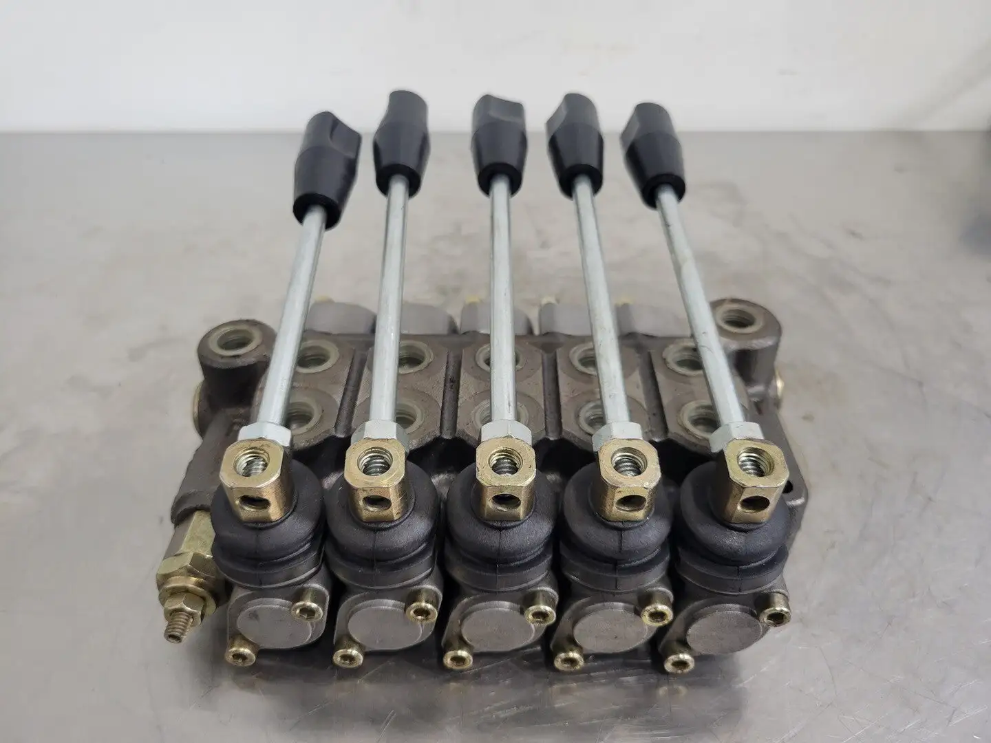 NEW SALAMI VDM05-DDDDD-U1S