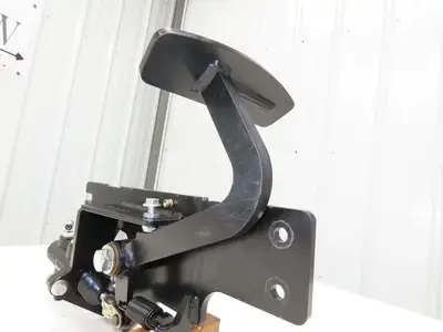 Hyster E100XN Forklift Brake Pedal & Master Cylinder & Bracket Assembly