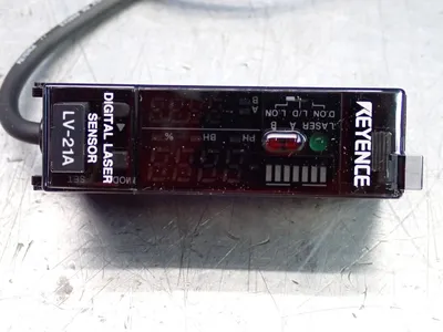 NEW KEYENCE LV21A