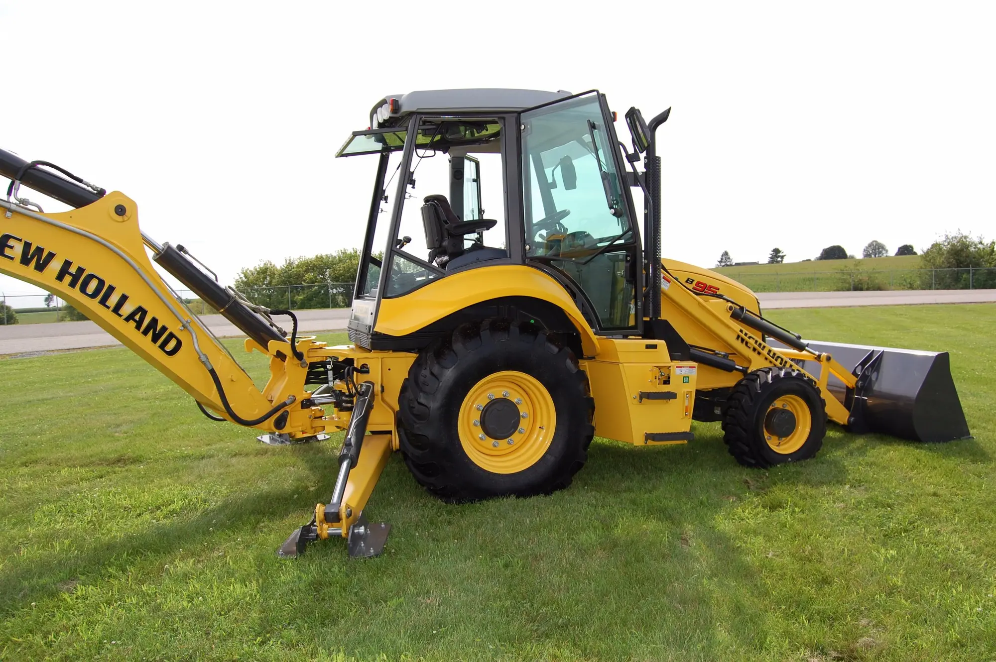 USED 2023 New Holland B95C TC