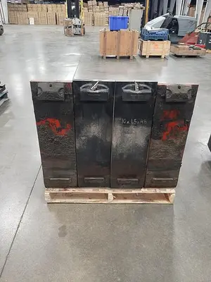 USED CASCADE CLASS 4 LUMBER FORKS