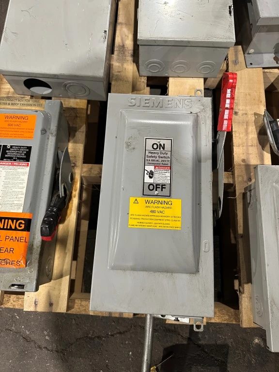 SIEMENS HF361J 30AMP FUSIBLE DISCONNECT W/FUS
