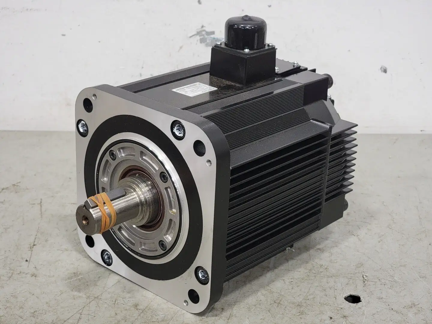 NEW YASKAWA SGMRS-37A2A-YR13