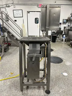USED 2007 PIETRIBIASI MOLDEADORA DM.27