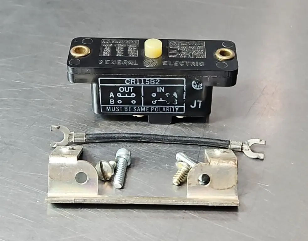 GE CR115B2 Snap-Acting Limit Switch. Loc4E5