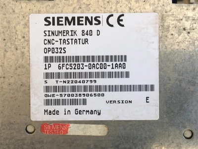 USED SIEMENS 6FC5203-0AD10-1AA0 (2)-MASCHINENSTEUERTAFEL OP032S