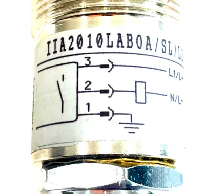 NEW IFM EFECTOR IIA2010LABOA /SL/LS-300-L/II0200 SENSOR IIA2010LABOA/II0200
