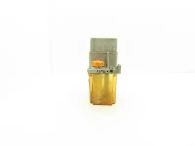 Showa LCB4-8299 Lubrication Oil Pump Machine Oiler 2L Tank 0.1 L/Min 200V