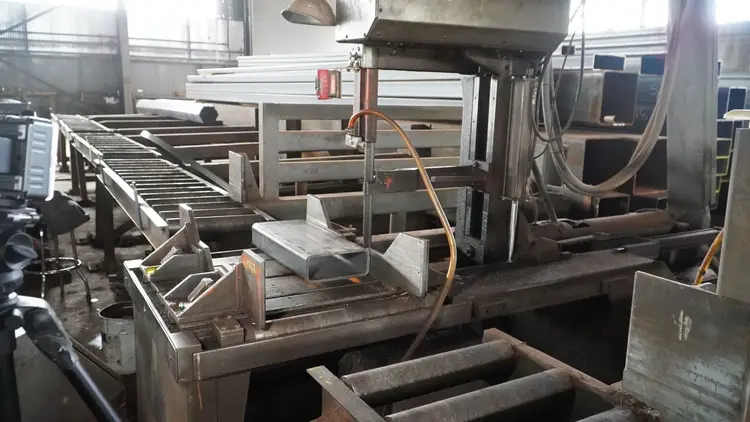 Used 1999 HEM V130HM Vertical Band Saws Illinois US | Aucto #1418309