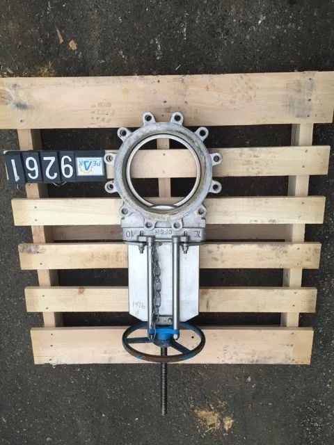 TL 10"-150 knife gate valve, hand wheel operated