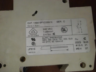 USED Allen-Bradley 1492-SP1C030-N
