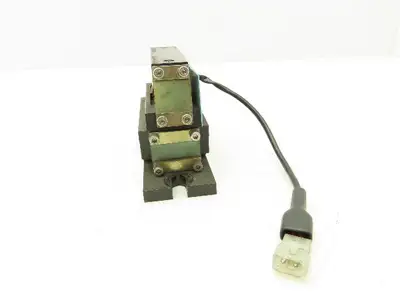 Osaka Seiko Small Parts Feeder Linear Conveyor Vibration Magnetic Motor 200V