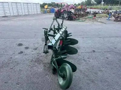 JOHN DEERE 3 BOTTOM PLOW Plow | County Equipment Company LLC (2)