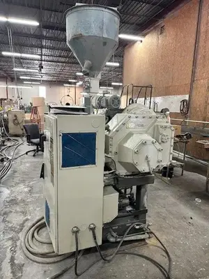 USED 1997 CINCINNATI MILACRON CM-55