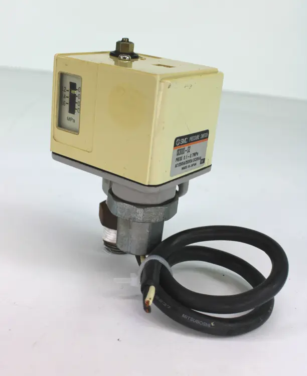Used SMC IS300-02 Relays & Switches Kentucky US | Industrial Parts R Us Inc. #356801