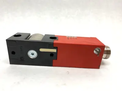 USED EUCHNER EUCHNER CEM-I2-AR-M-C40-SH-113739 SAFETY SWITCH