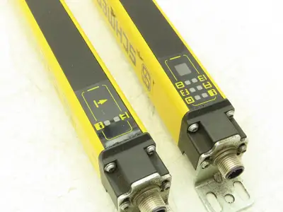 Schmersal SLC440-ER-0330-14-01 330mm Light Curtain Transmitter & Receiver Set