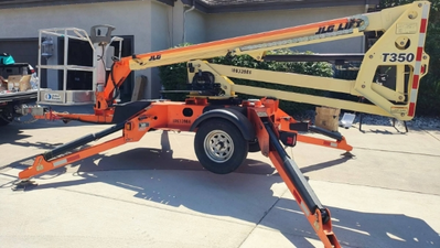 USED 2017 JLG T350