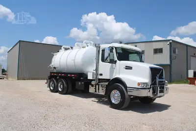 Used 2019 VOLVO VHD64B200 Vacuum Truck Texas US | Roll Off Truck World #1491991