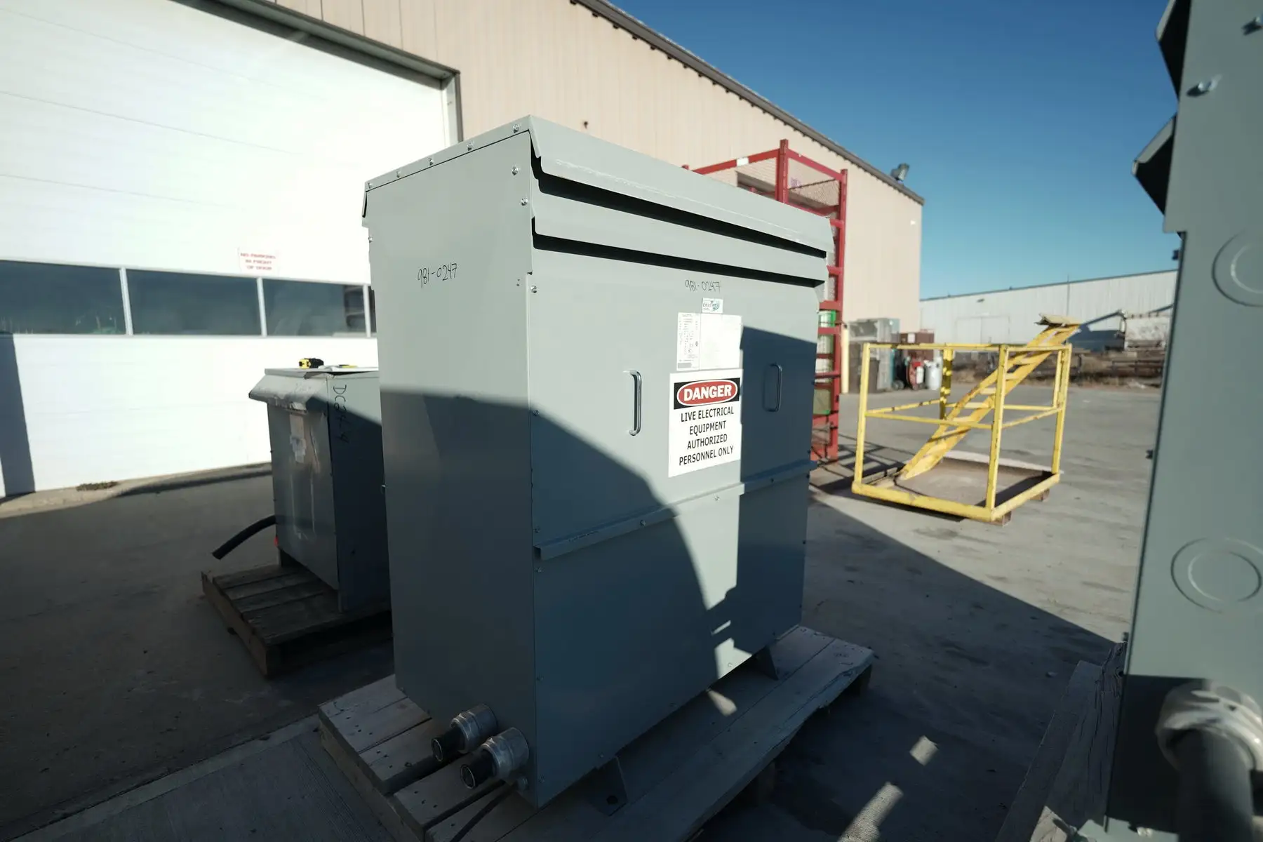 300 KVA - 600V to 208Y-120V 3 Phase Dry-Type Isolation Transformer
