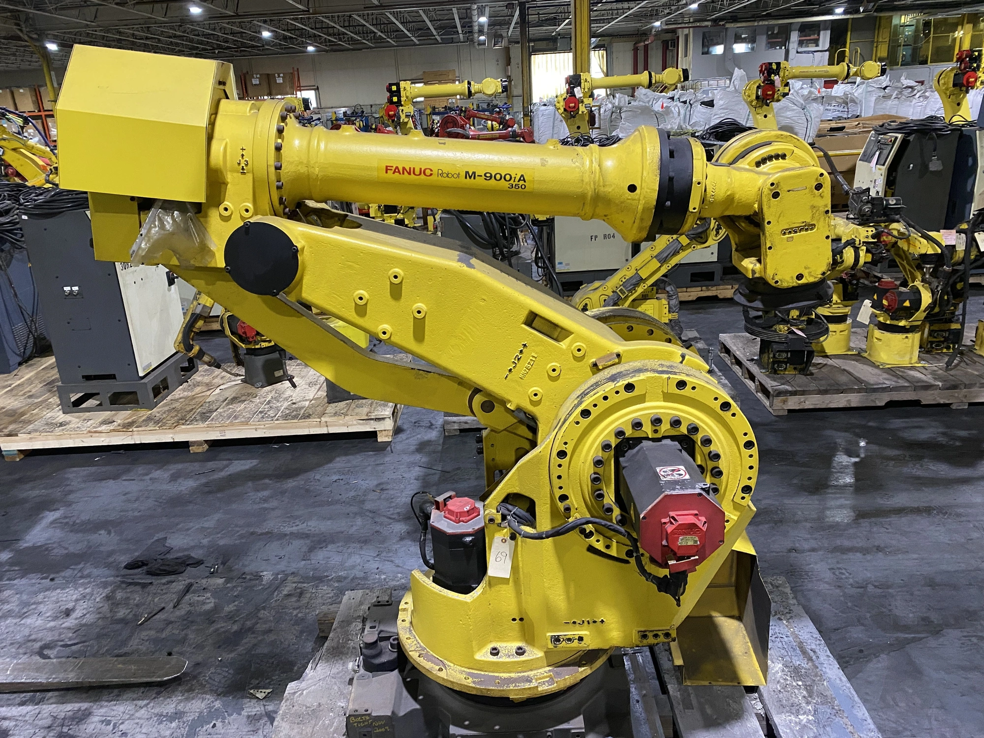 USED FANUC M-900iA/350 + R30iA