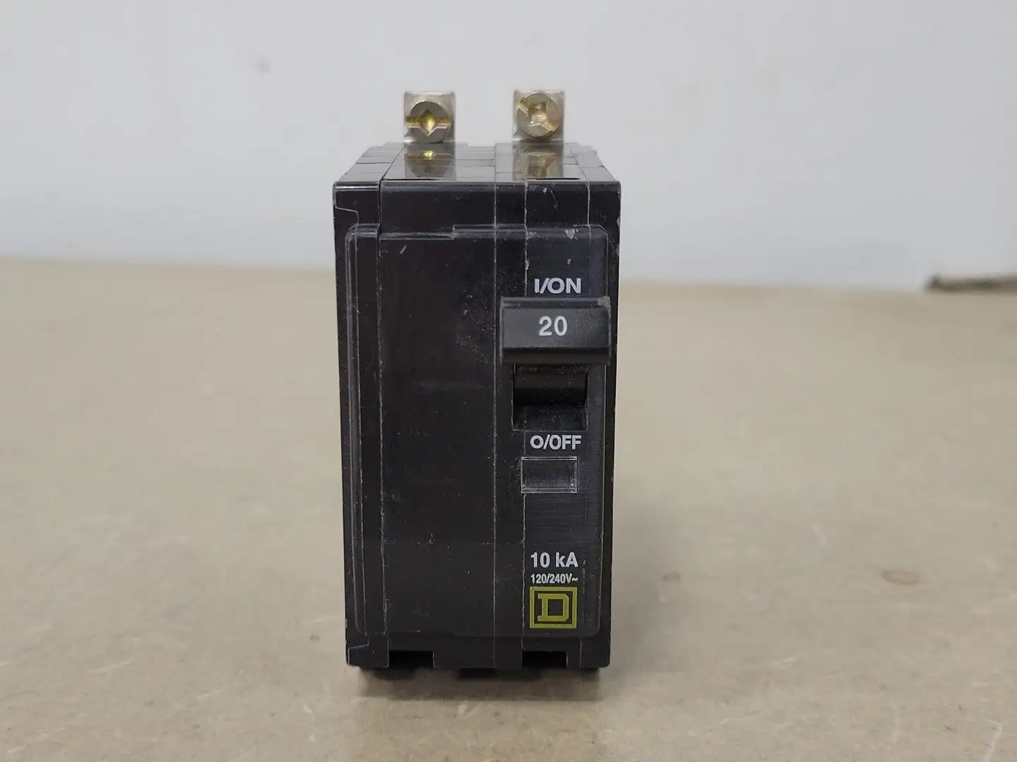 USED SQUARE D QOB220