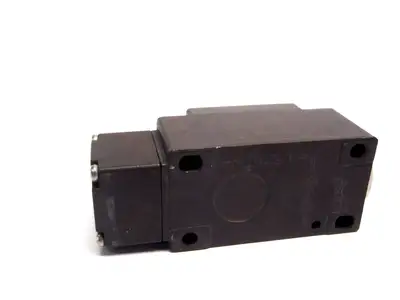 Used EUCHNER Safety Switch Interlock Guard Missing Roll Lever Switch Parts Michigan US | Maverick Industrial Sales #1410764
