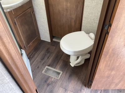 USED 2016 KEYSTONE SPRINTER SERIES M-299
