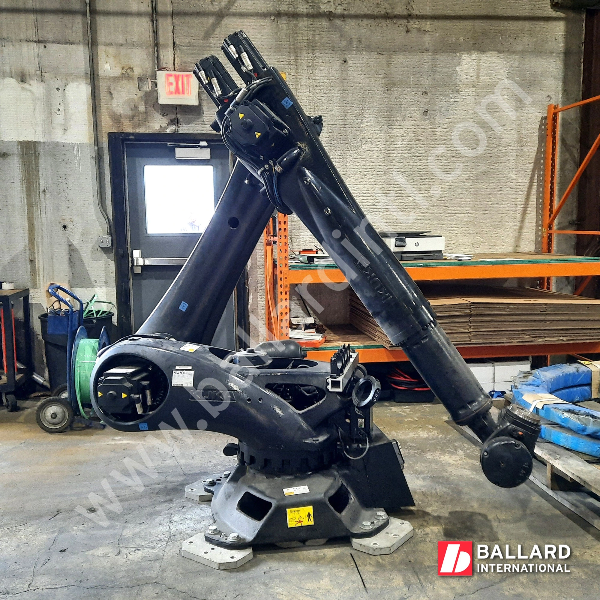 KUKA KR 120 R3900 Ultra K Robot System w/ KRC4 Controller
