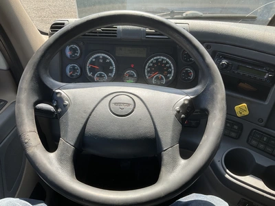 USED 2016 FREIGHTLINER CASDCADIA