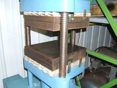 Hot Press Est. 20 Ton - 3 Post
