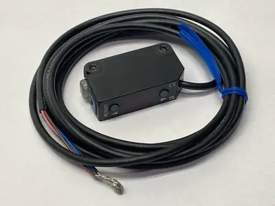 PZ-V75 | Keyence  Built-In Amplifier Photoelectric Sensor Square Reflective - New Other