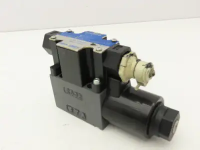 Tokyo Tokimec DG4V-3-2A-M-P7-H-7-56 Directional Control Solenoid Valve 24VDC