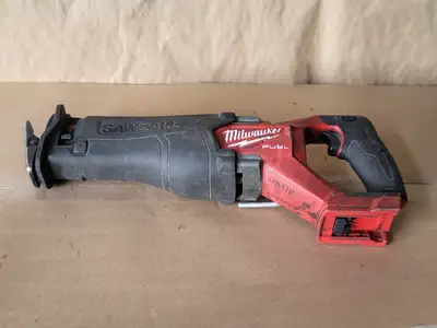 USED MILWAUKEE 2821-20