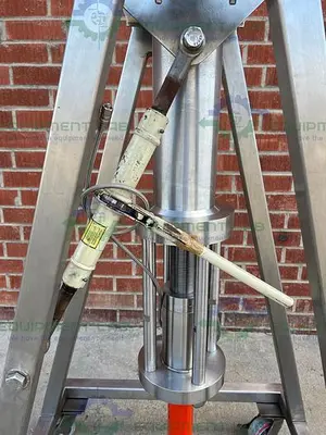 USED SEPTECH ANNULAR EXPANSION STAINLESS STEEL PREPARATIVE HPLC COLUMN W/ HAND PUMP
