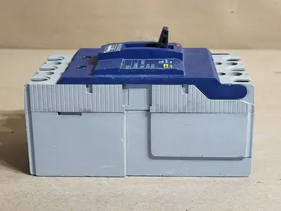 Used SCHNEIDER ELECTRIC EZD100E 40A Switchgears British Columbia CA | Lenmark #239899