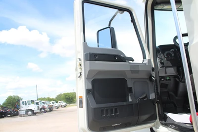 New | in-Stock 2025 MACK MD6 Hooklifts & Roll-Offs Texas US | Roll Off Truck World #1491879