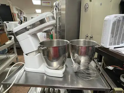 Used Cuisinart Cuisinart SM-55 5.5 Quart Electric Stand Mixer, White Chrome 120V - JD Planetary Mixers Illinois US | Falcon Restaurant Supply #1374973
