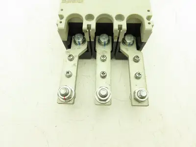 Fuji BW400EAGU 3 Pole Circuit Breaker 300 Amp 690V 250VDC Thru-Door Disconnect