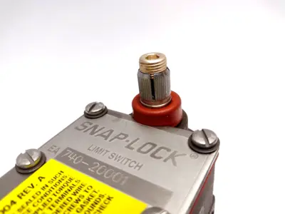 New | in-Stock Namco Snap-Lock DPDT 2NC-2NO Limit Switch Relays & Switches Michigan US | Maverick Industrial Sales #1390939